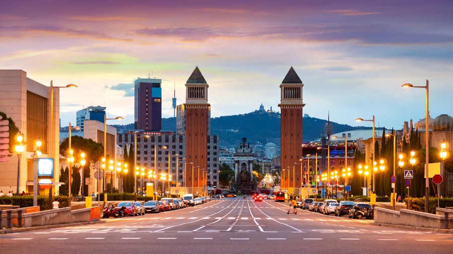 barcelona_Avinguda_de_la_Reina_Maria_Cristina_900x506px