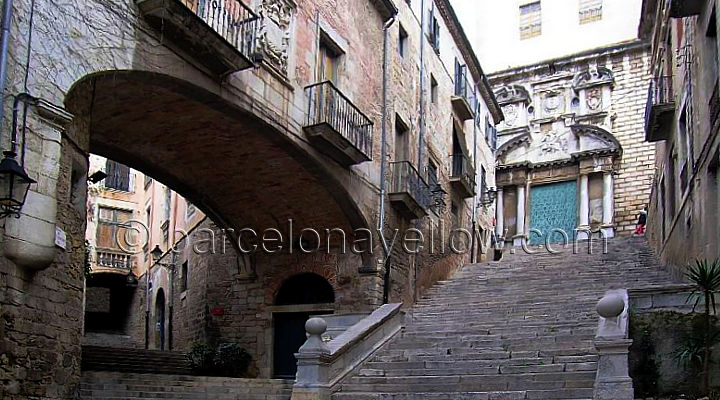 girona_two_stairs_meeting