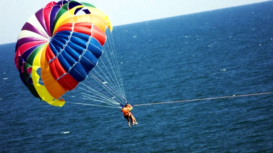 900x506_parasailing_barcelona